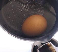 ゆで卵を作ったお湯でコーヒーを飲むが安全か