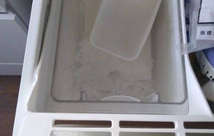 冷蔵庫の氷がくっつくのを予防