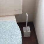床にトイレブラシを置きたくない!だけどコーナーラック収納にはデメリットもあるよ